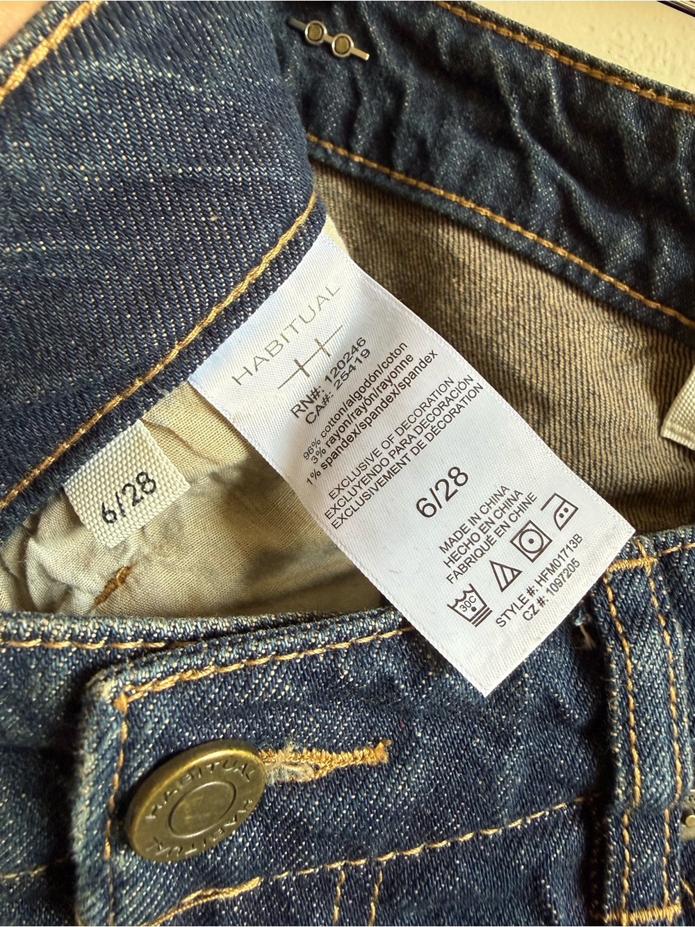 Habitual Straight-Leg Dark Wash Blue Jeans size 6 - 28 - Picture 7 of 10